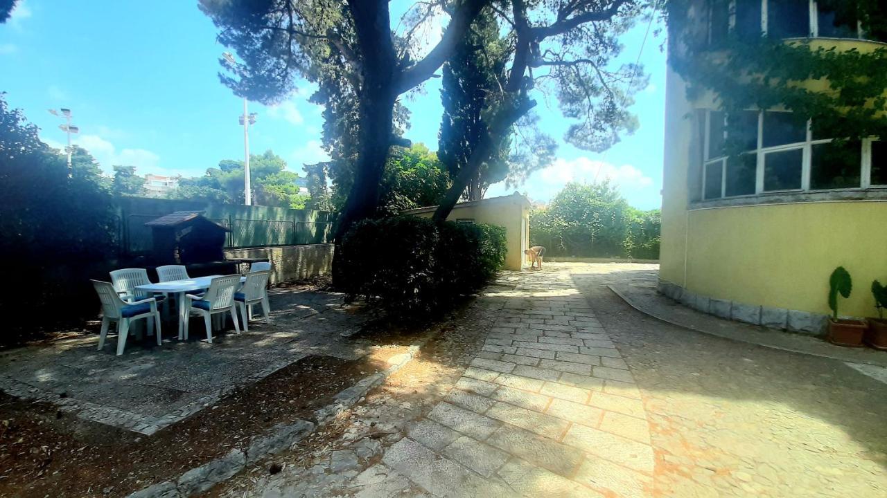 Old Captain'S Apartments - In A Pine Wood By The Sea And Tennis Courts Split Eksteriør billede